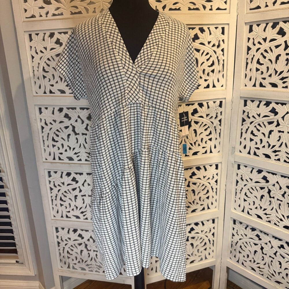 NWT Black and White Woman dress size Large 52 Seven